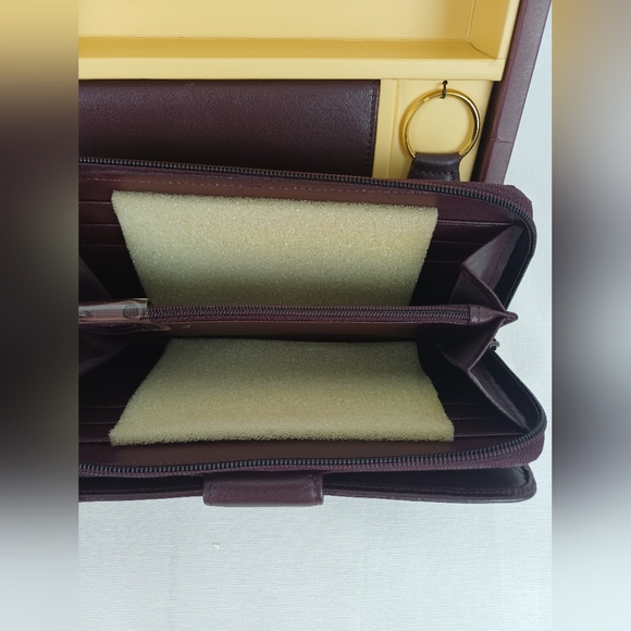 Vintage Etienne Aigner Ladies Wallet Gift Set Check Book Key Fob Brown NIB - Picture 2 of 7